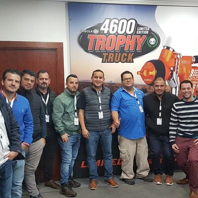 VISITA DE COMERCIALIZADORA AUTOMOTRIZ 4J